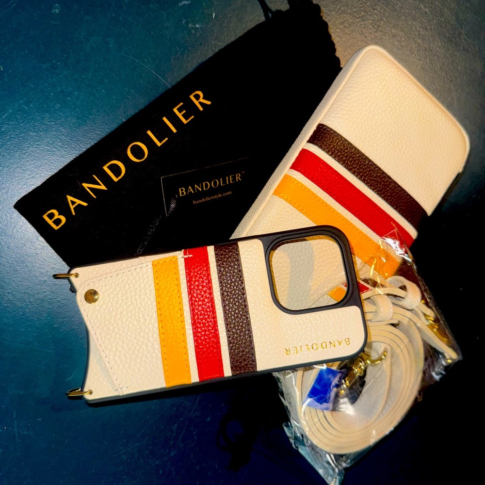 BANDOLIER HAILEY Crossbody IPhone 15 Pro Case in Ivory Retro/Gold with Pouch